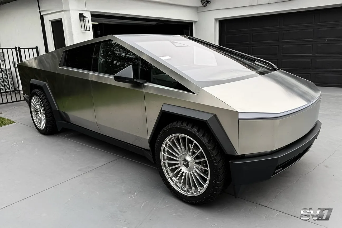 Savini Forged Wheels on Tesla Cybertruck Original (2023-)