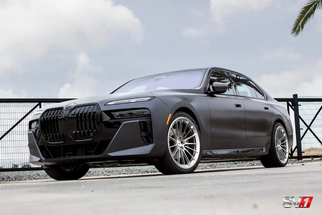 Savini R2 Brushed on BMW i7 G70.1