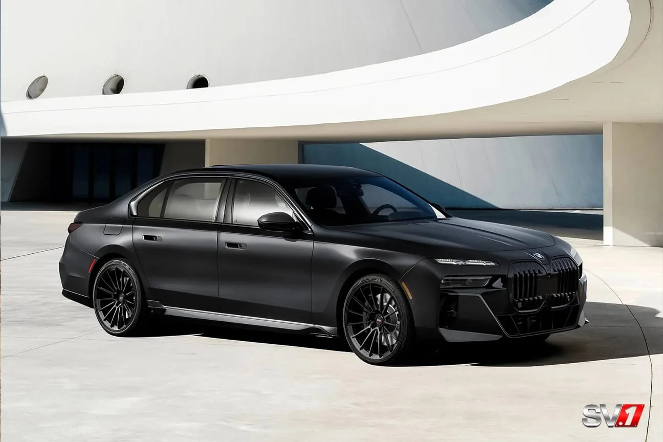 Savini R2 Gloss Black on BMW i7 G70.1