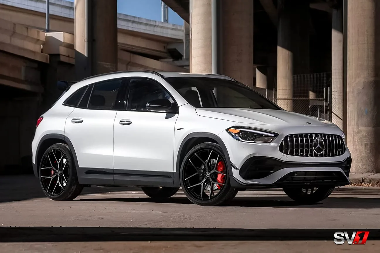 Savini R3 Gloss Black on Mercedes-Benz GLA H247.1