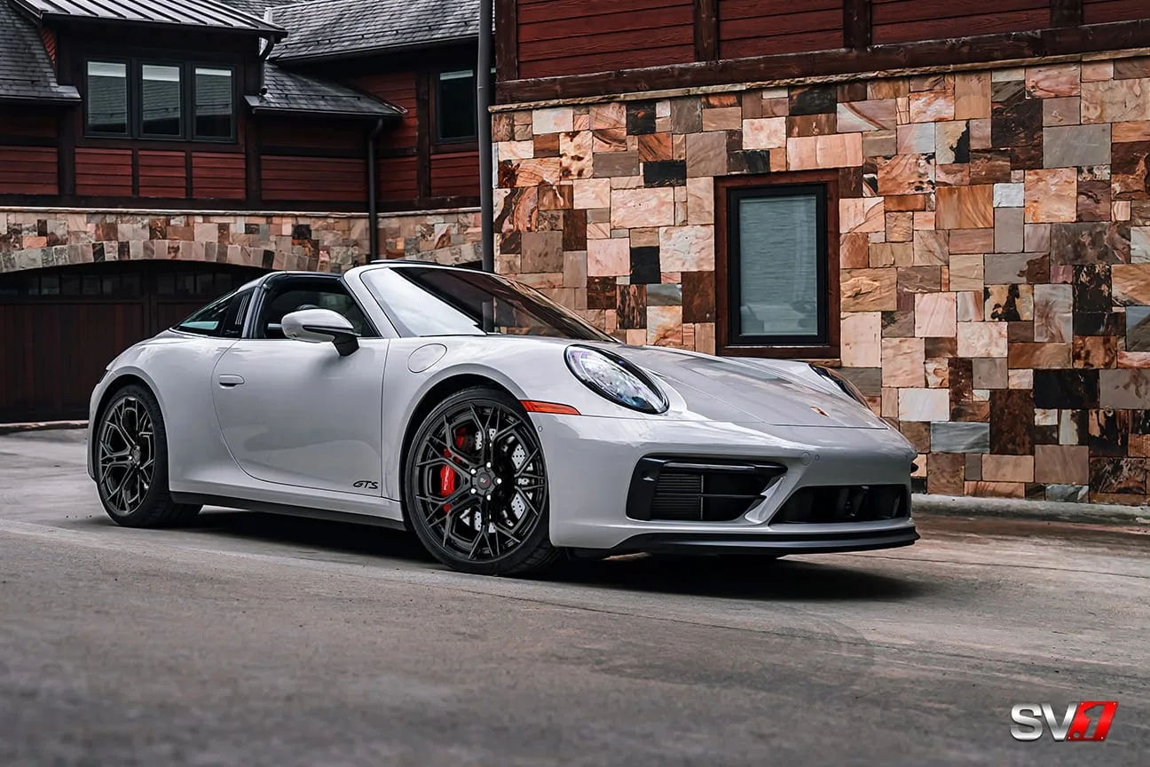 Savini R9 Gloss Black on Porsche 911 992.1