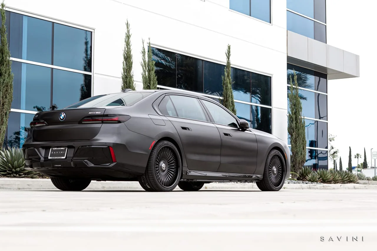 Savini SL10 on BMW i7 G70.1, photo 10
