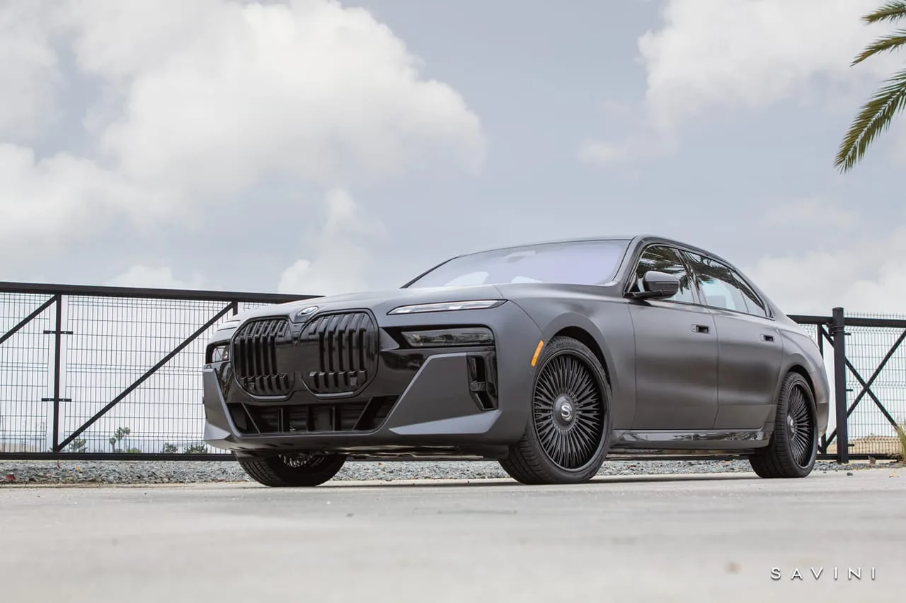 Savini SL10 on BMW i7 G70.1, photo 2