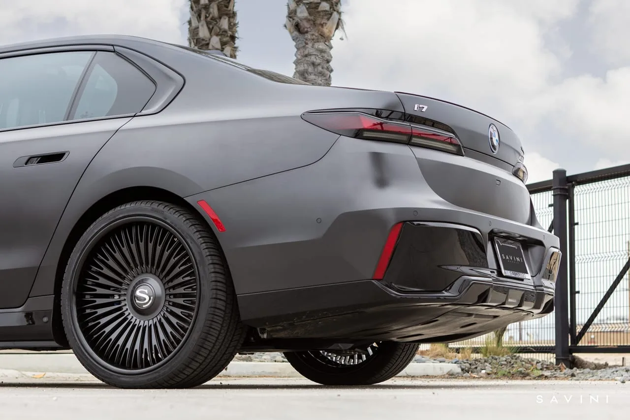 Savini SL10 on BMW i7 G70.1, photo 3