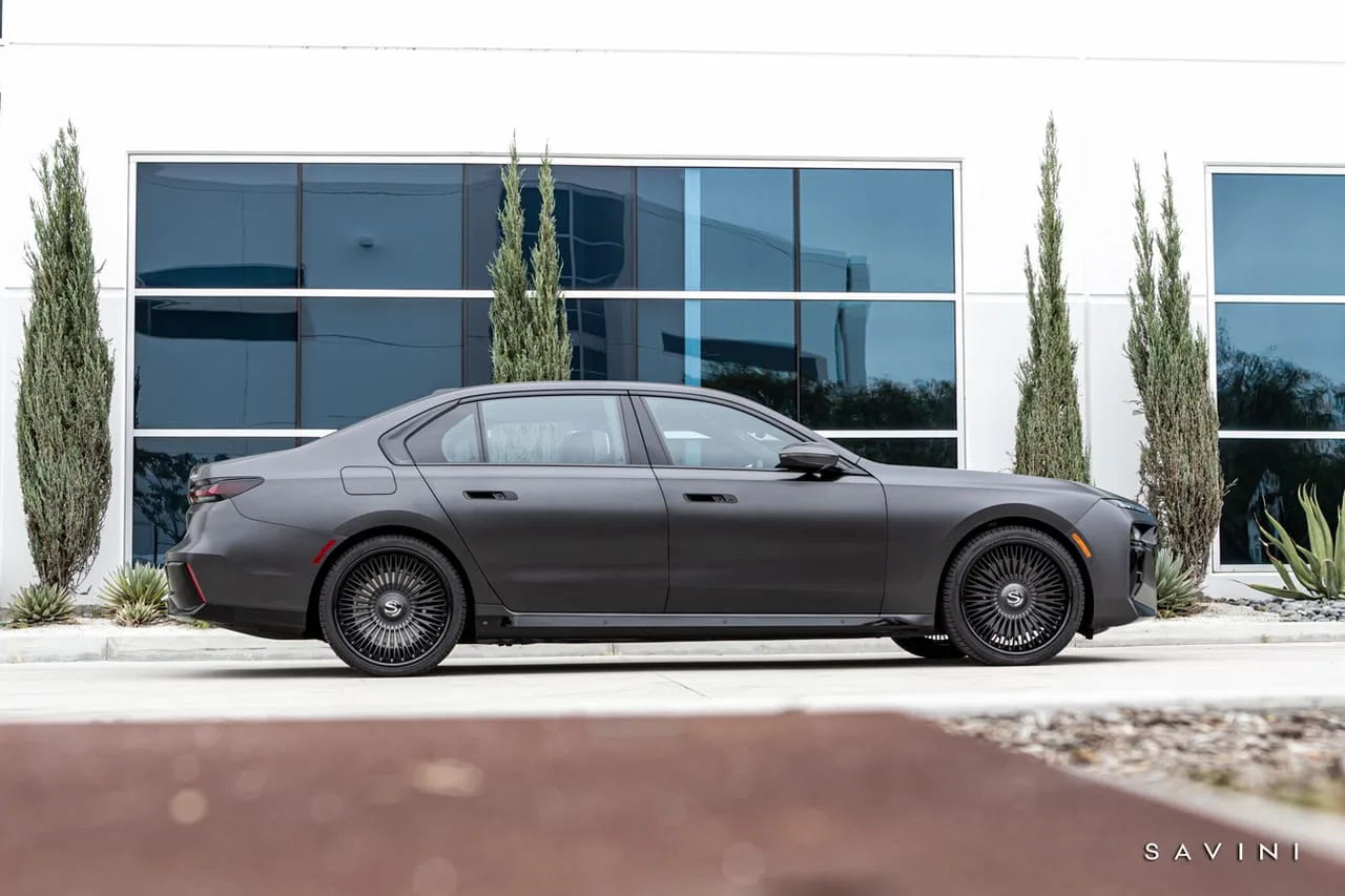 Savini SL10 on BMW i7 G70.1, photo 9