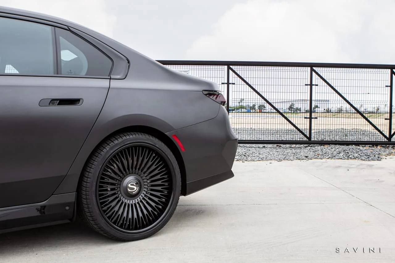 Savini SL10 on BMW i7 G70.1, photo 4