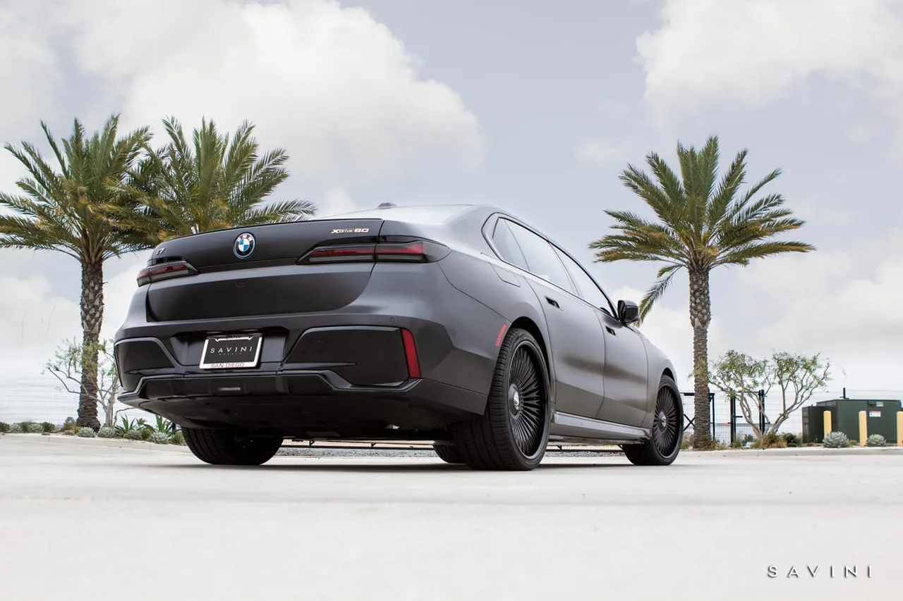 Savini SL10 on BMW i7 G70.1, photo 6