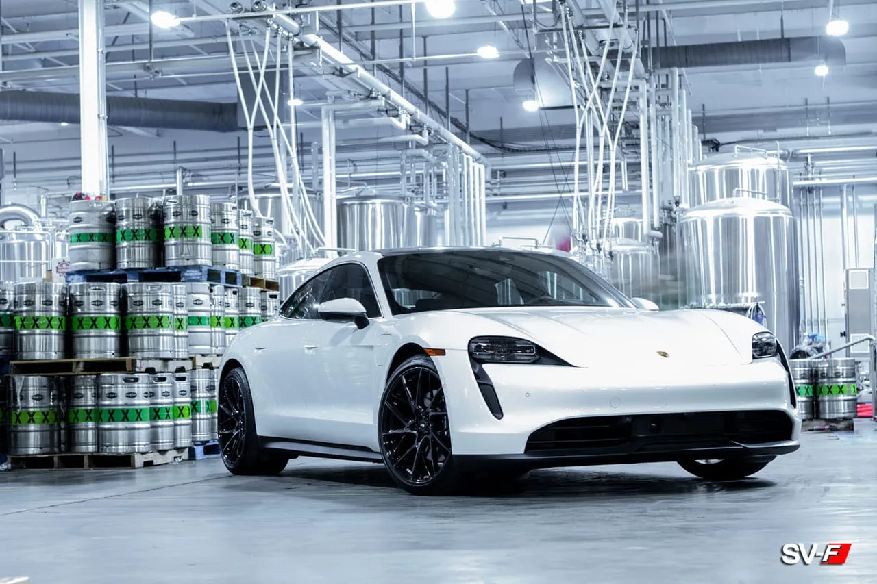 Savini SV-F6 Gloss Black on Porsche Taycan J1.1, photo 2