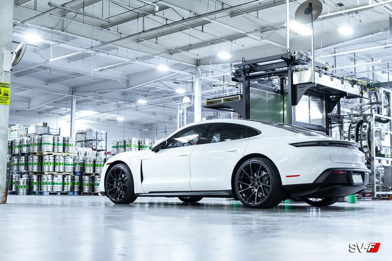 Savini SV-F6 Gloss Black on Porsche Taycan J1.1, photo 3