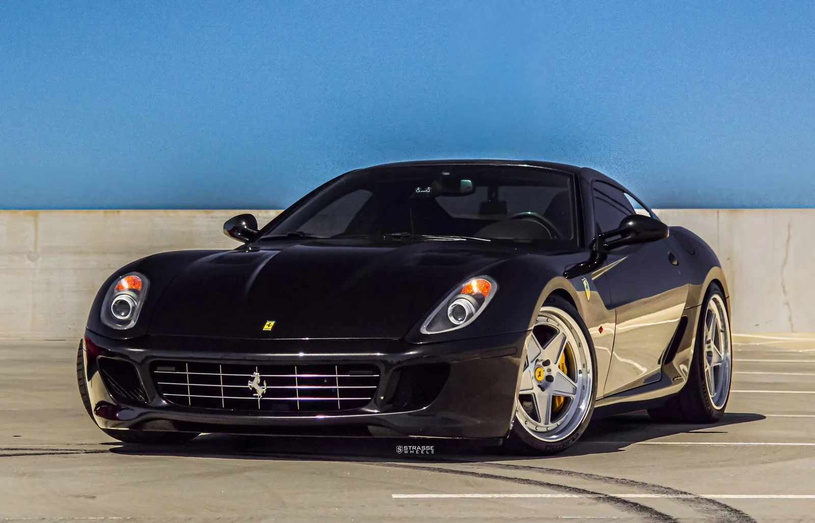 Strasse F5 Track Series on Ferrari 599 F141