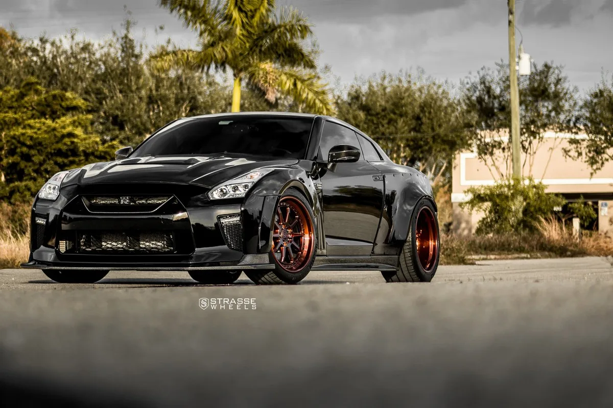 Strasse R10 Competition Series on Nissan GT-R R35.1