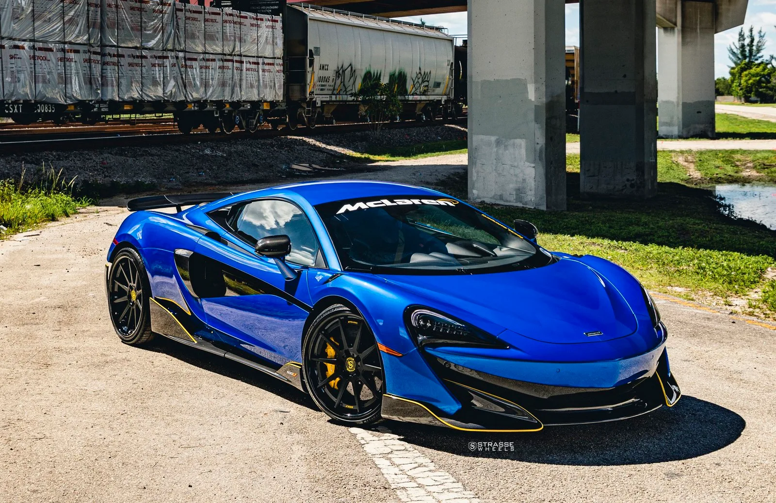 Strasse R10 Deep Concave FS on McLaren 600LT, photo 2