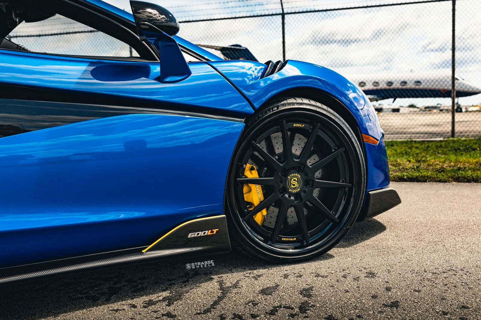 Strasse R10 Deep Concave FS on McLaren 600LT