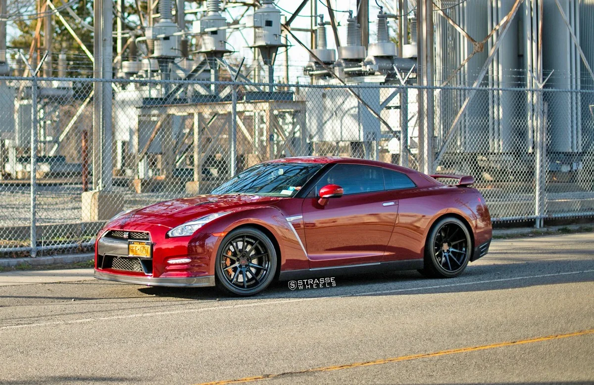 Strasse R10 Deep Concave FS on Nissan GT-R R35.1