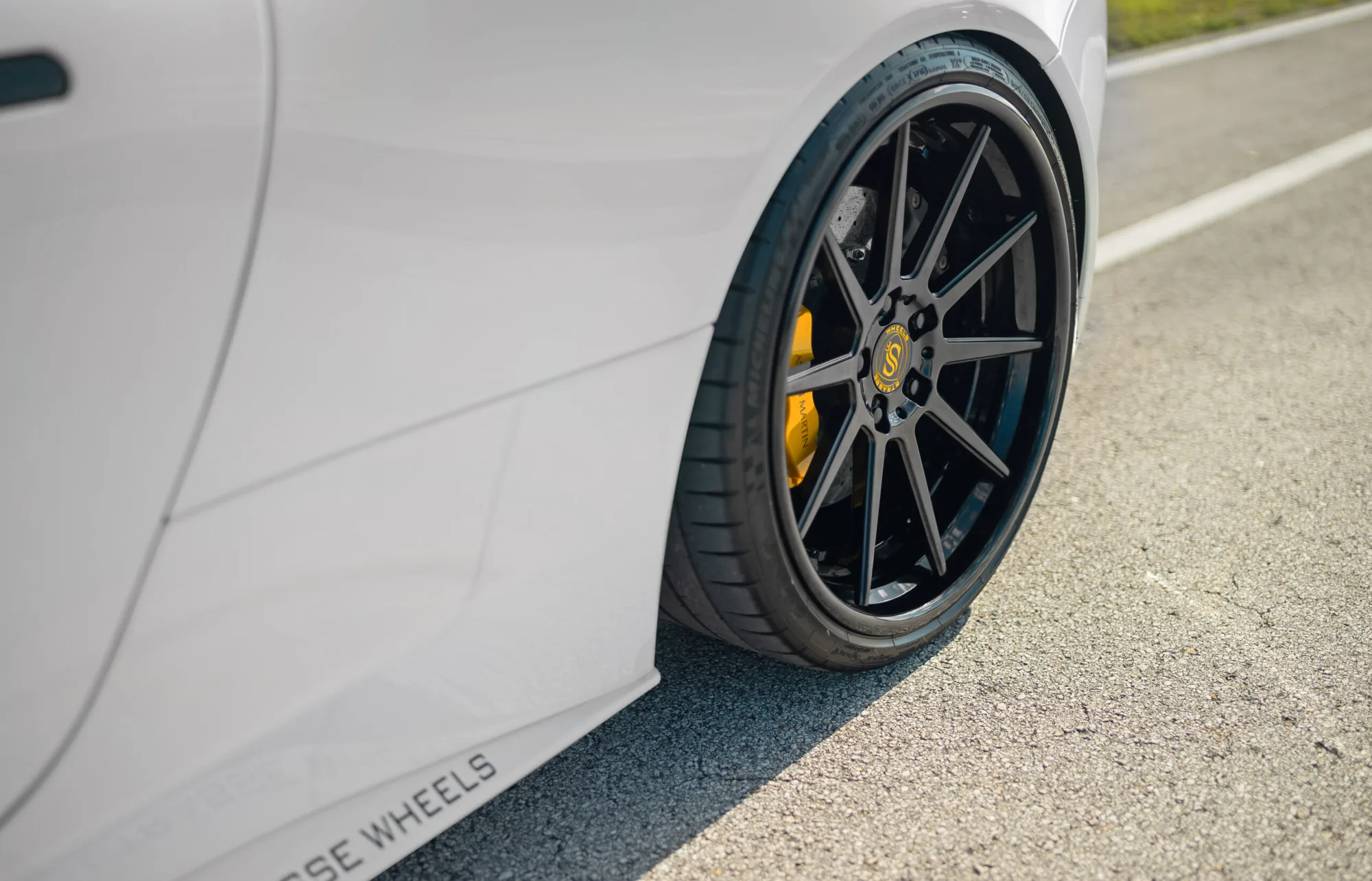 Strasse R10 Deep Concave FS on Aston Martin Vanquish (2012), photo 4