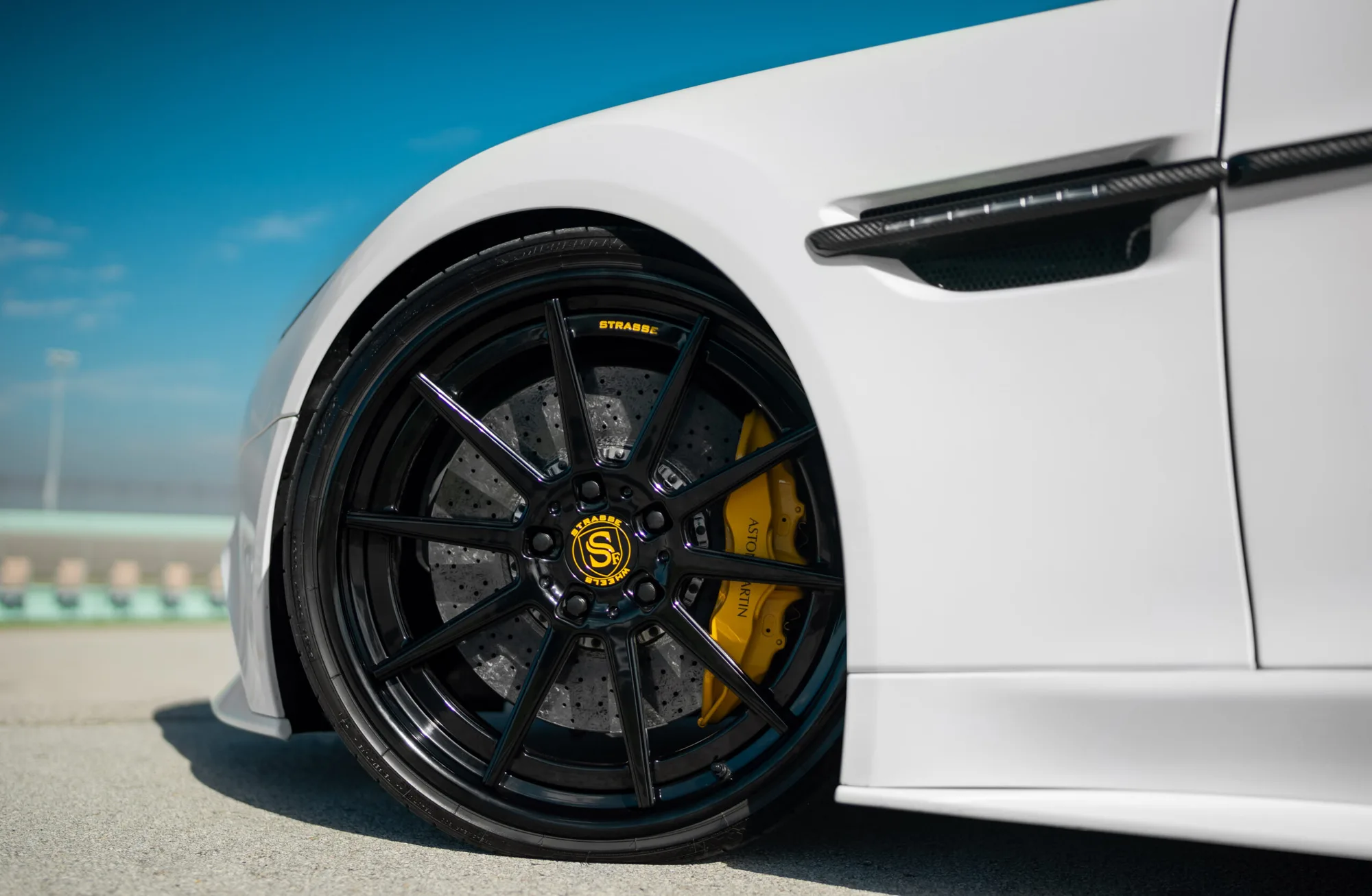 Strasse R10 Deep Concave FS on Aston Martin Vanquish (2012), photo 12