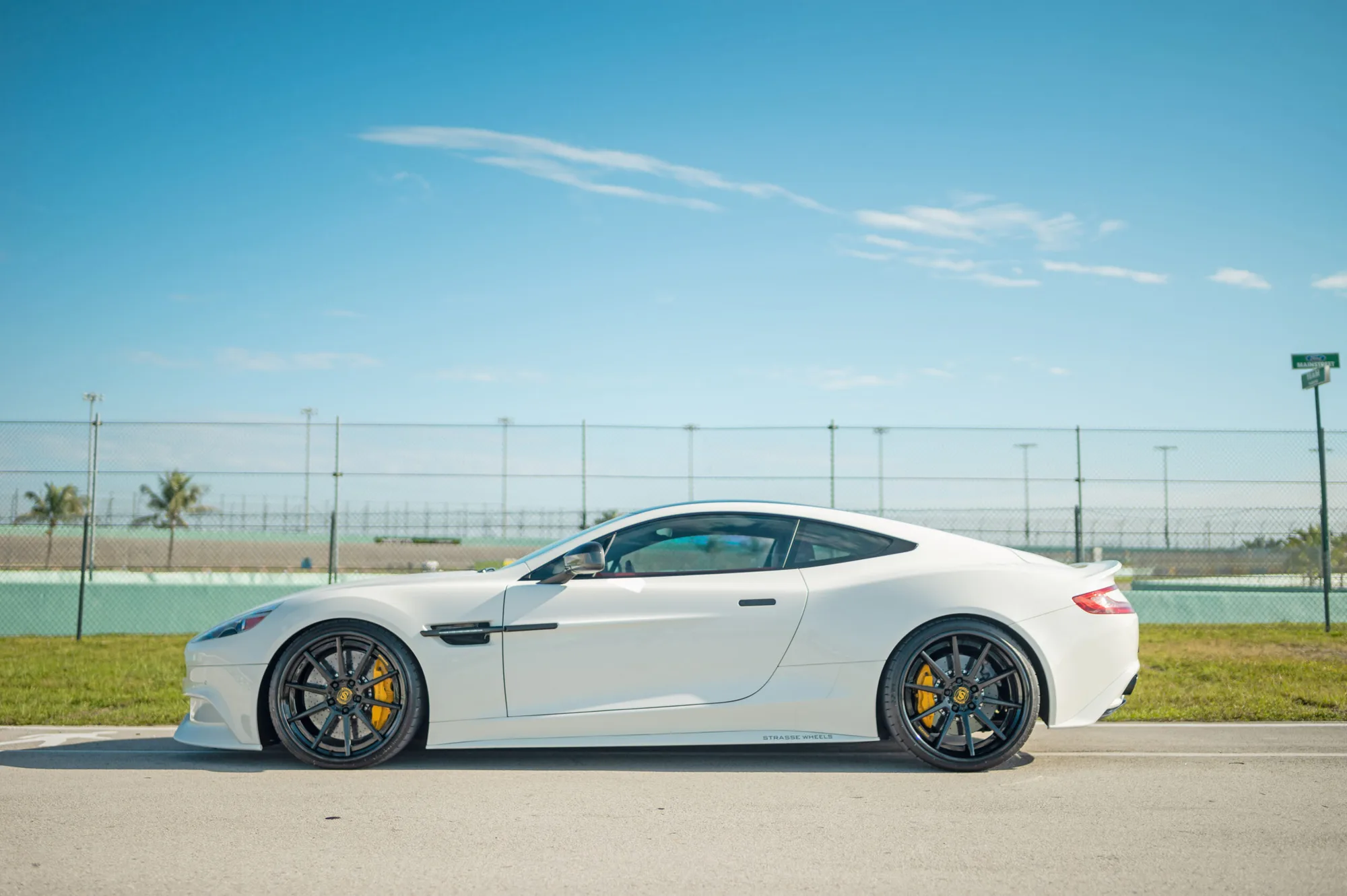Strasse R10 Deep Concave FS on Aston Martin Vanquish (2012), photo 6
