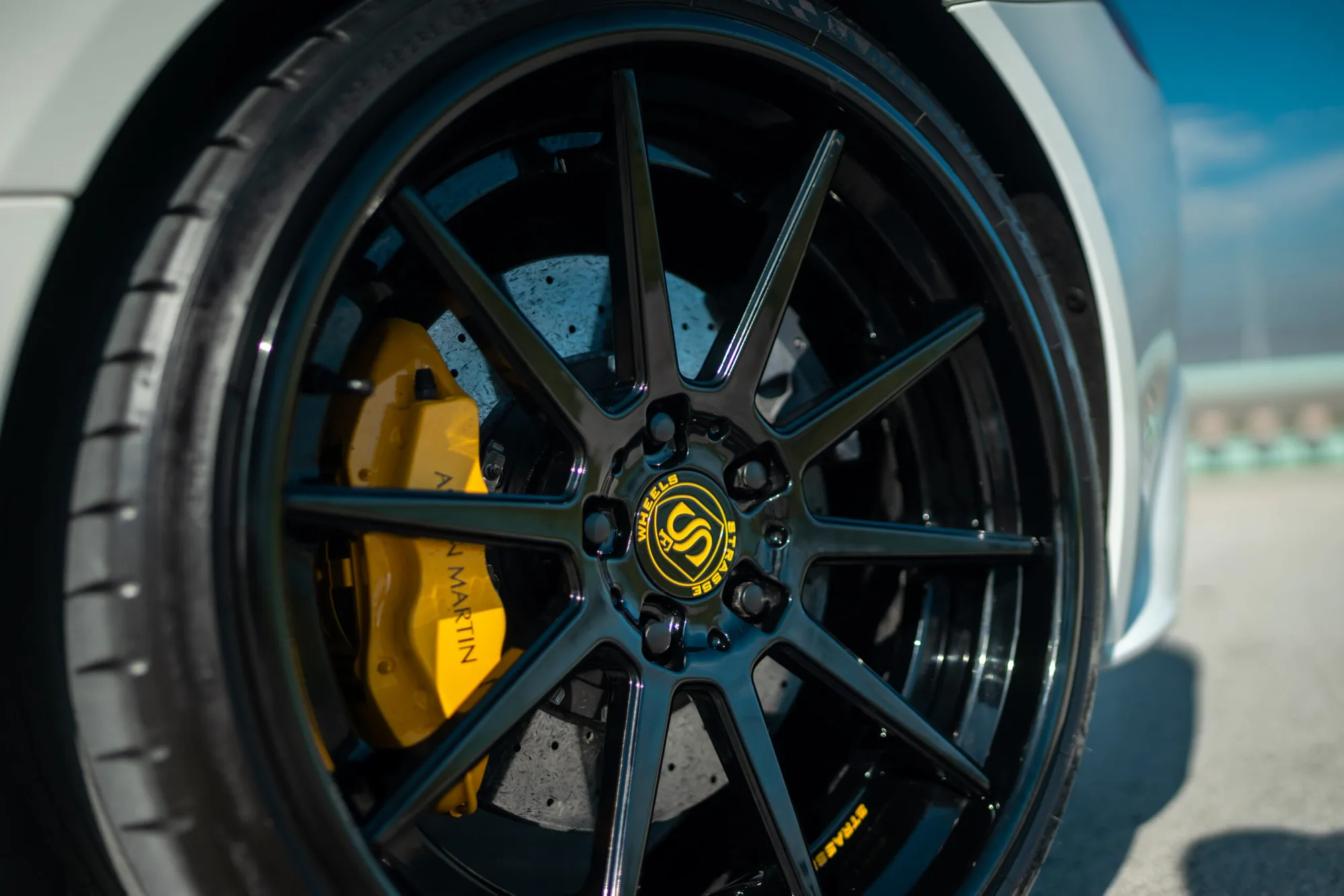 Strasse R10 Deep Concave FS on Aston Martin Vanquish (2012), photo 10