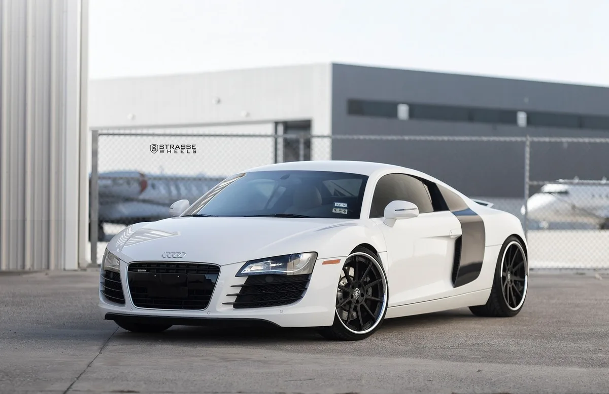 Strasse R10 Deep Concave Series on Audi R8 Type 42.1