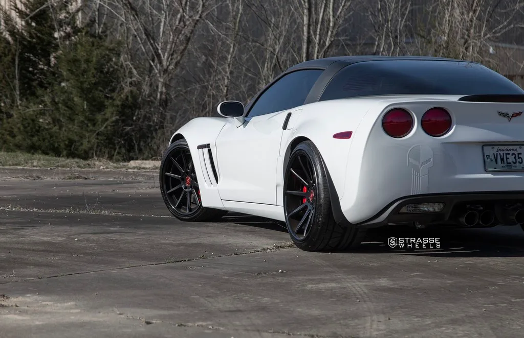 Strasse R10 Deep Concave on Chevrolet Corvette C6, photo 2