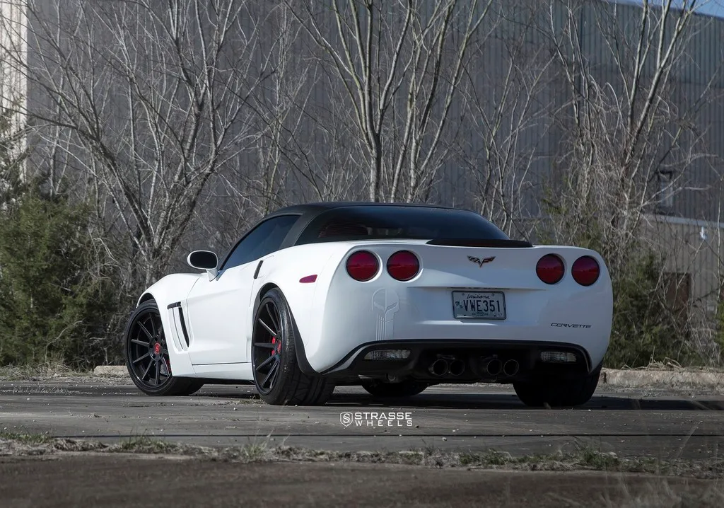 Strasse R10 Deep Concave on Chevrolet Corvette C6, photo 3
