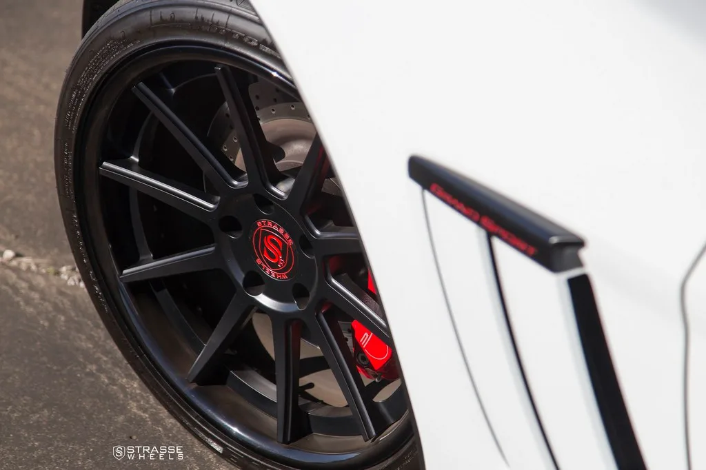 Strasse R10 Deep Concave on Chevrolet Corvette C6, photo 5