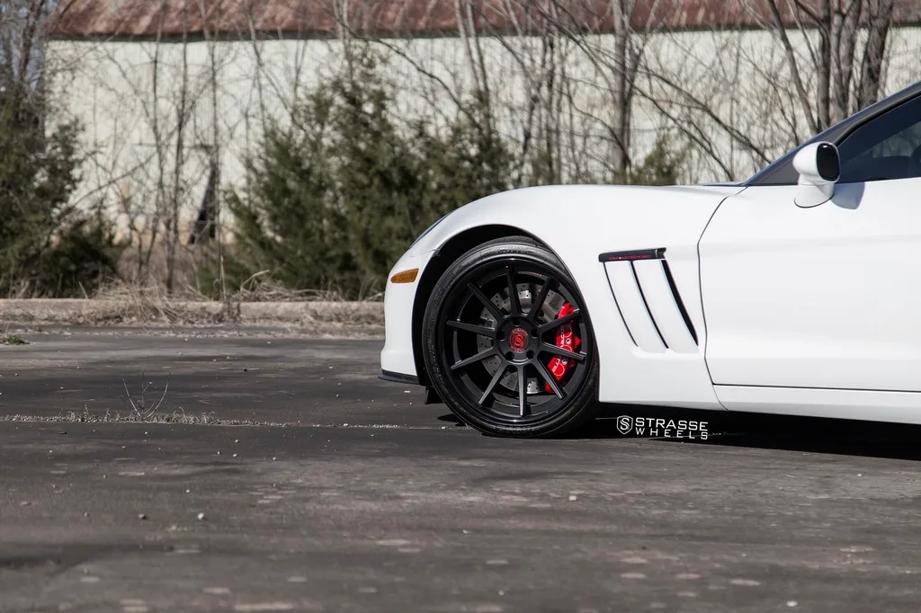 Strasse R10 Deep Concave on Chevrolet Corvette C6, photo 6