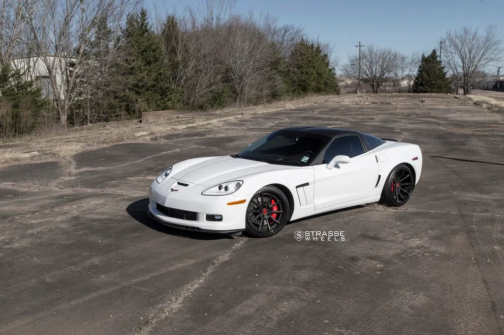 Strasse R10 Deep Concave on Chevrolet Corvette C6
