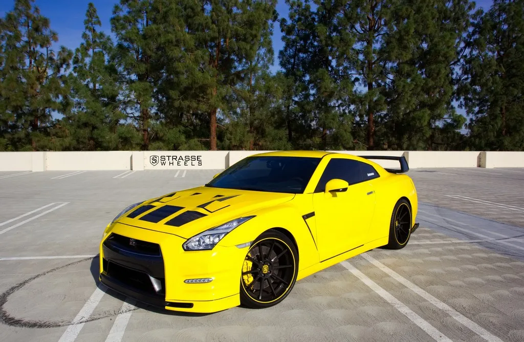 Strasse R10 Deep Concave on Nissan GT-R R35.1