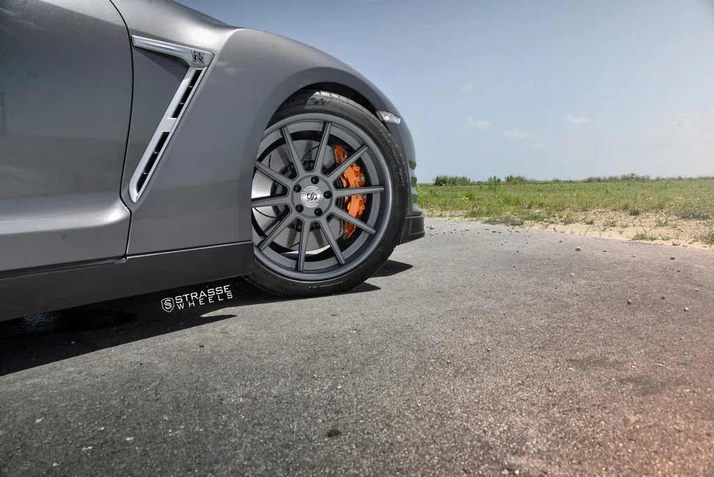Strasse R10 Deep Concave on Nissan GT-R R35.2, photo 2