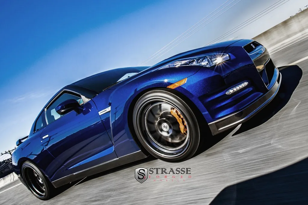 Strasse R10 Performance on Nissan GT-R R35.1