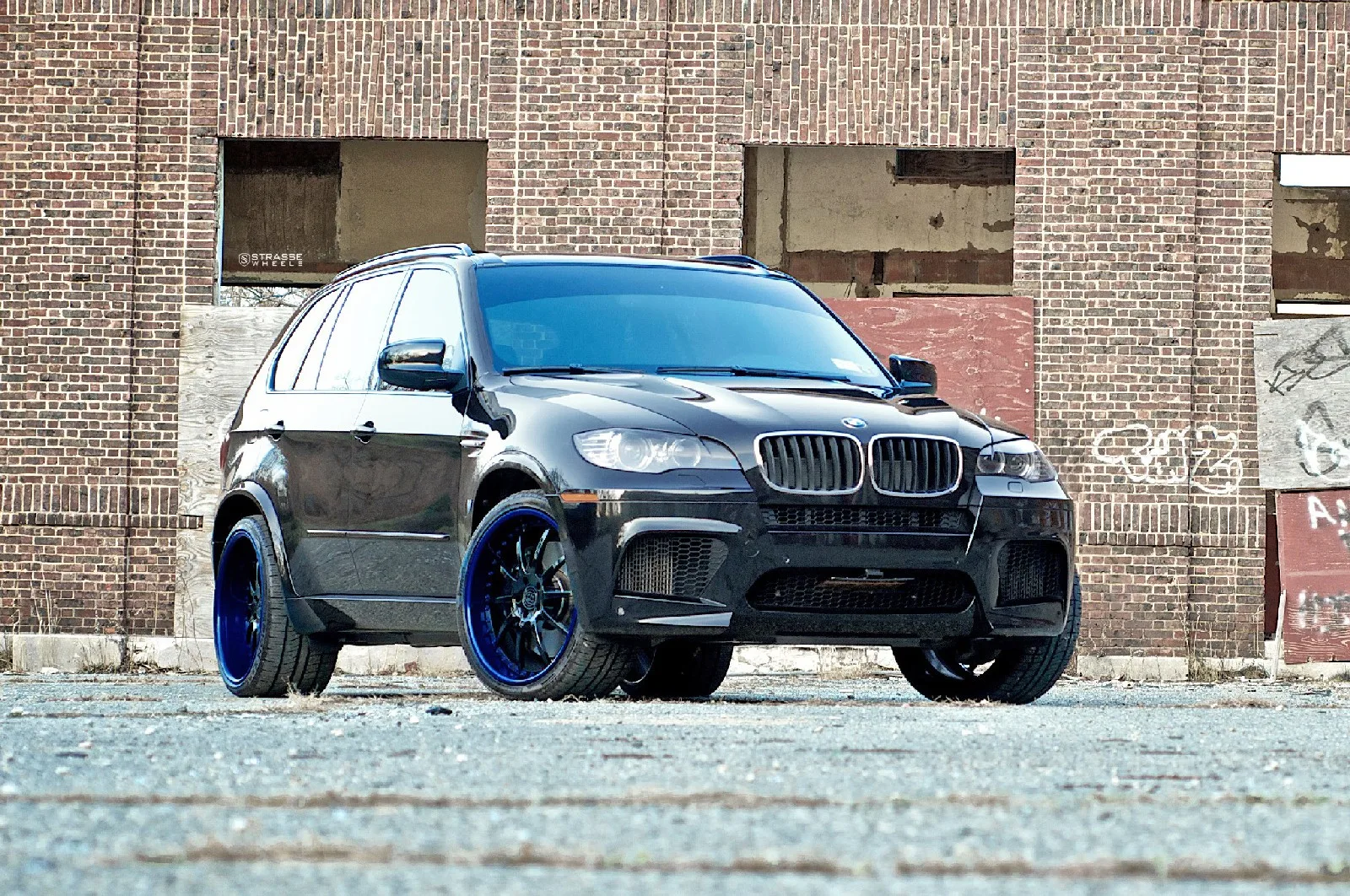 Strasse R10 Signature Series on BMW X5 M E70.2, photo 4