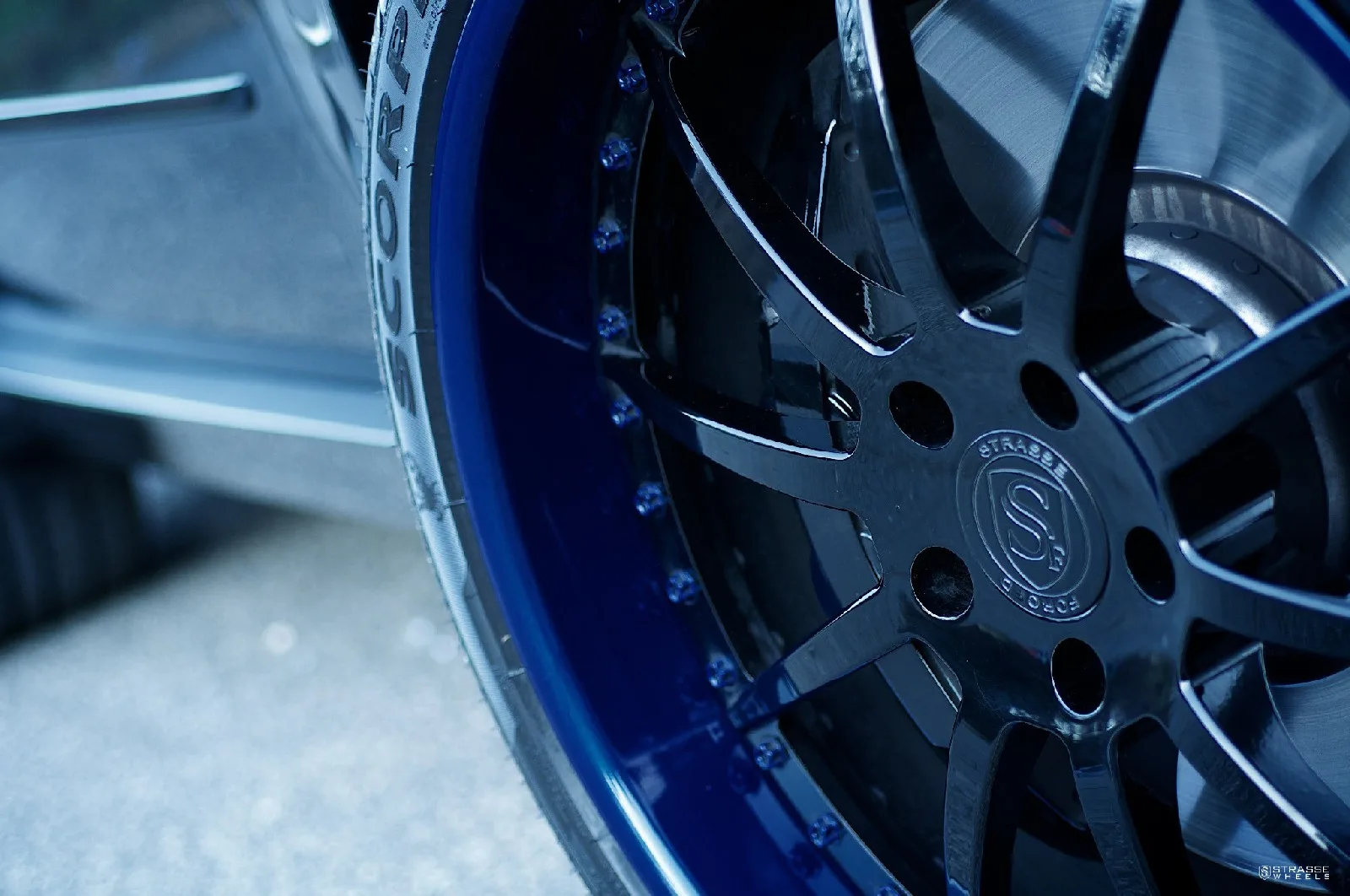 Strasse R10 Signature Series on BMW X5 M E70.2, photo 2