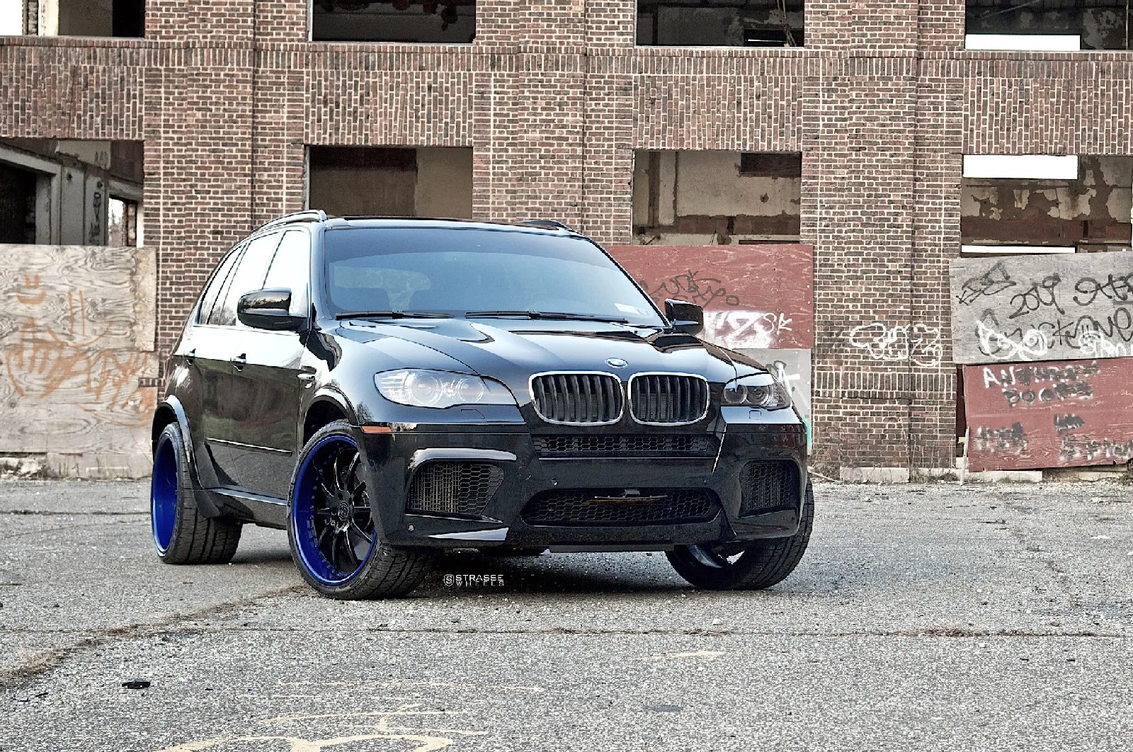 Strasse R10 Signature Series on BMW X5 M E70.2, photo 5