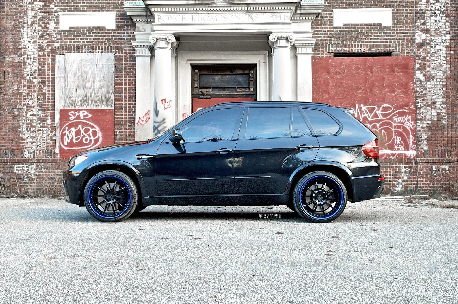 Strasse R10 Signature Series on BMW X5 M E70.2, photo 7