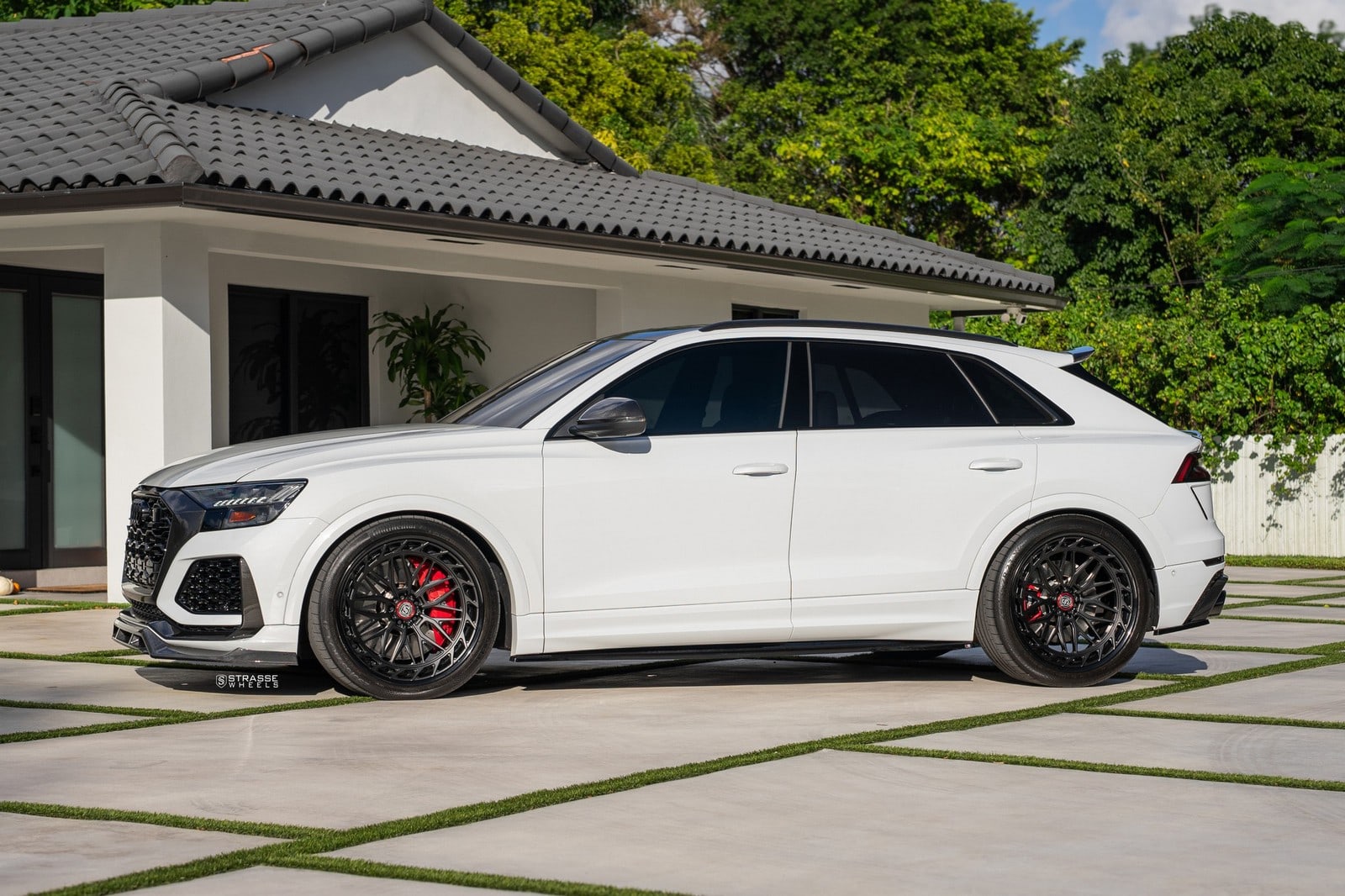 Strasse RS Q8 on Audi Q8 4M.2, photo 4