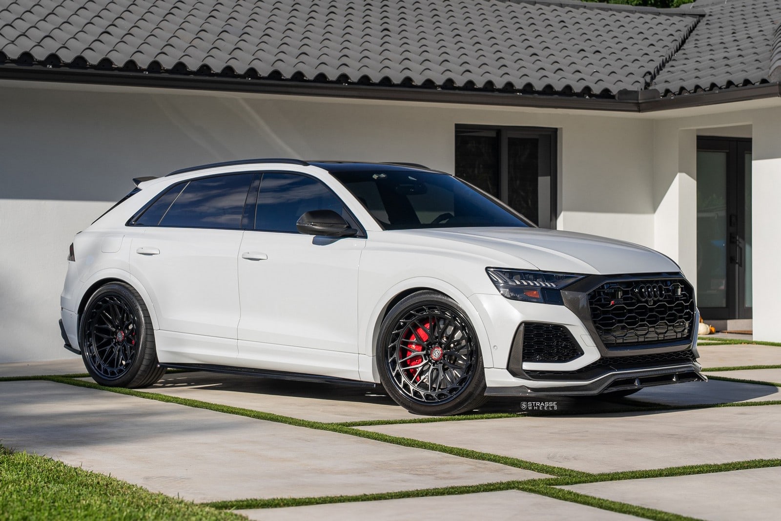 Strasse RS Q8 on Audi Q8 4M.2, photo 5