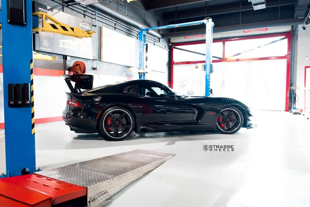 Strasse S5 Signature Series on Dodge Viper VX I (5th gen), photo 11