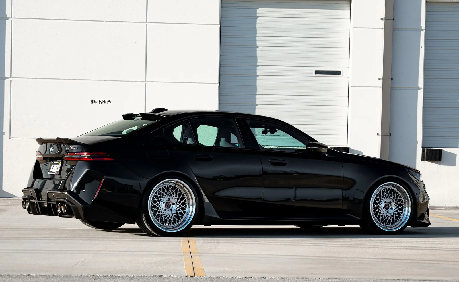 Strasse SC20 Track Series on BMW M5 G90, photo 8