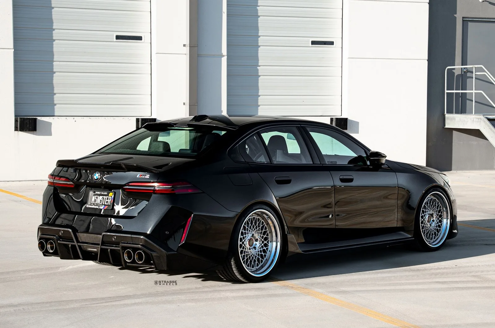 Strasse SC20 Track Series on BMW M5 G90, photo 6
