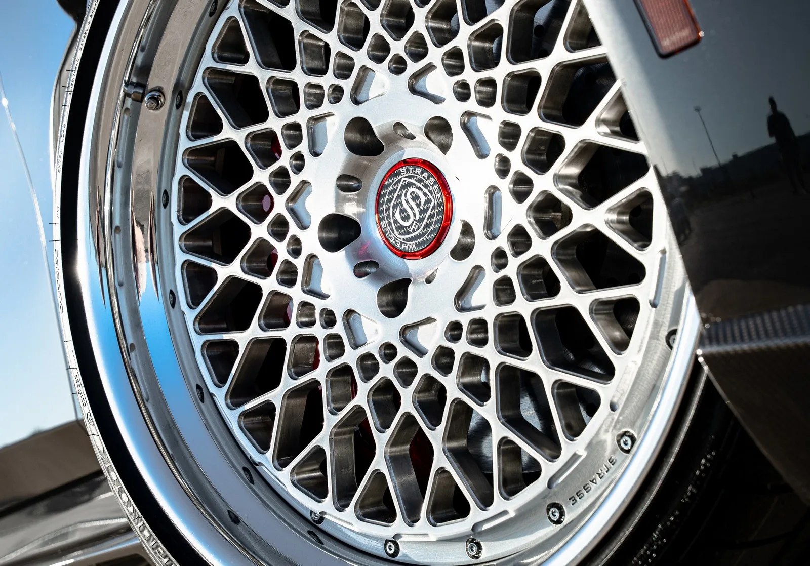 Strasse SC20 Track Series on BMW M5 G90, photo 10