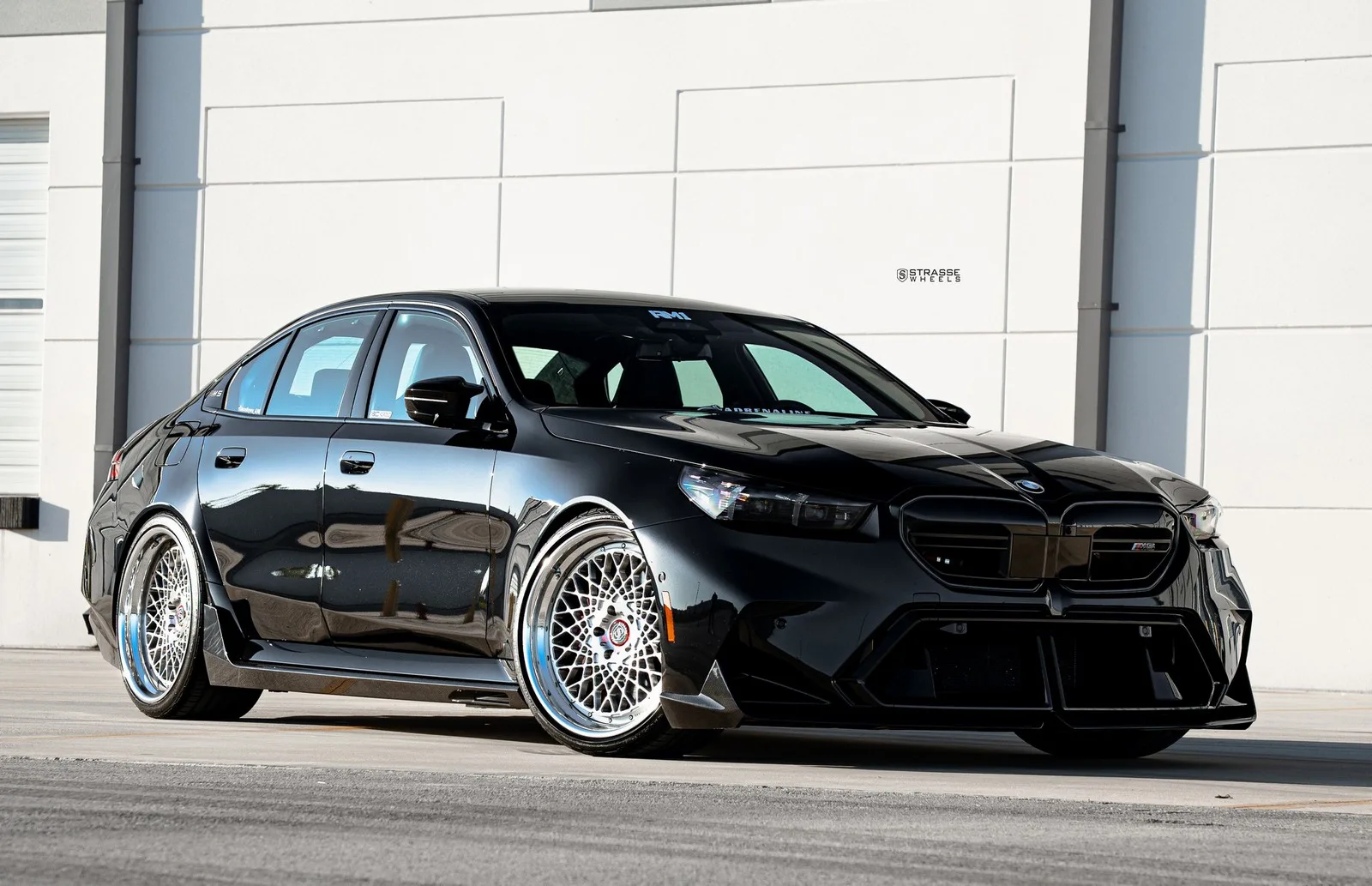 Strasse SC20 Track Series on BMW M5 G90, photo 2