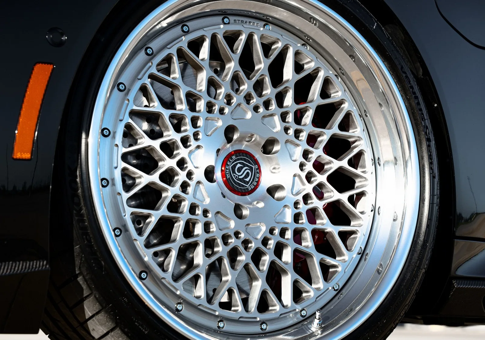 Strasse SC20 Track Series on BMW M5 G90, photo 3