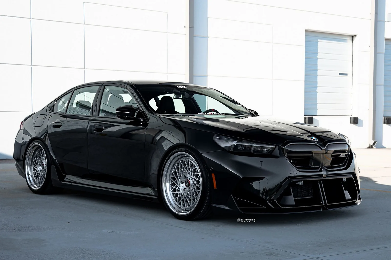 Strasse SC20 Track Series on BMW M5 G90, photo 4