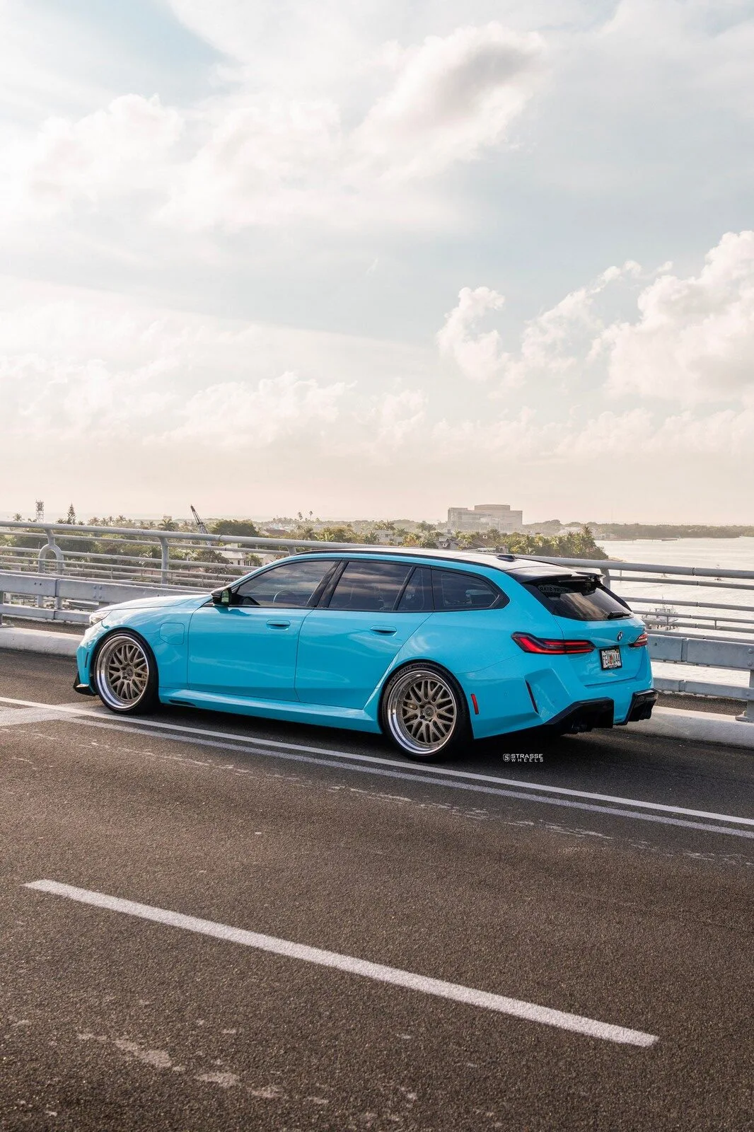 Strasse SM10 Circuit Series on BMW M5 G99, photo 5