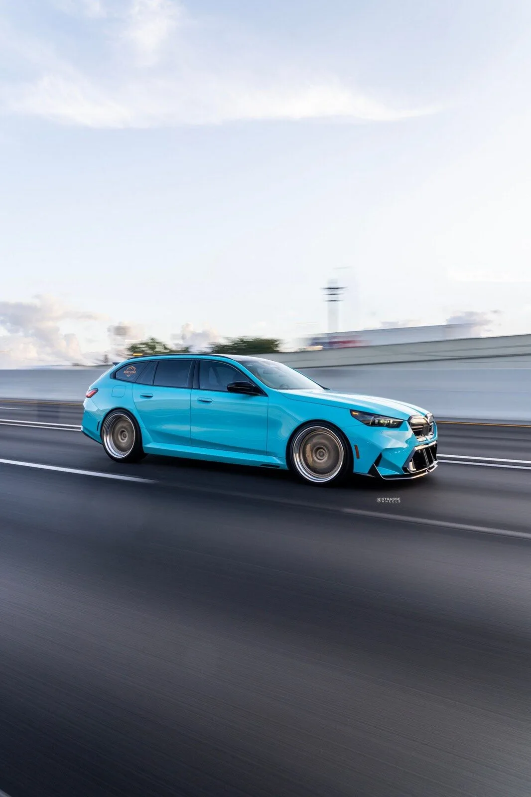Strasse SM10 Circuit Series on BMW M5 G99, photo 2