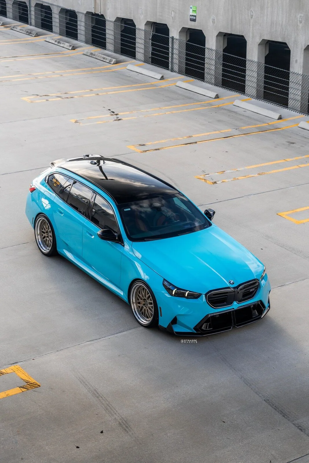 Strasse SM10 Circuit Series on BMW M5 G99, photo 11
