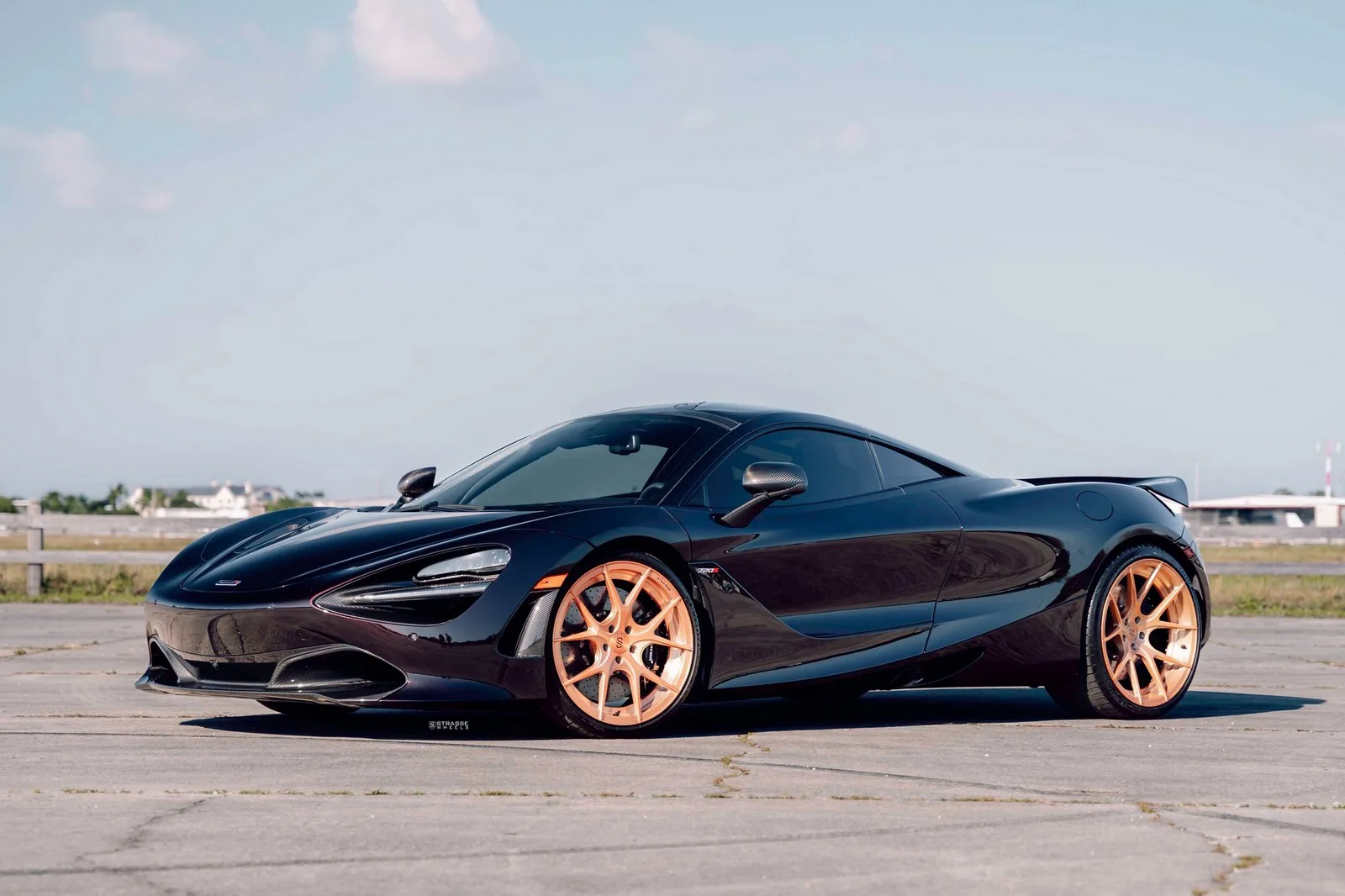 Strasse SM5R Deep Concave Duoblocks on McLaren 720S