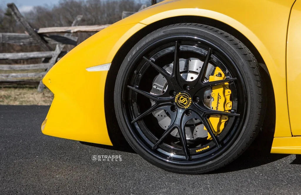 Strasse SM5R Deep Concave FS on Lamborghini Huracan (2014)