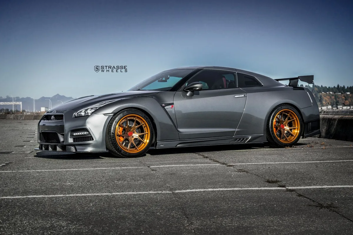Strasse SM5R Deep Concave FS on Nissan GT-R R35.1